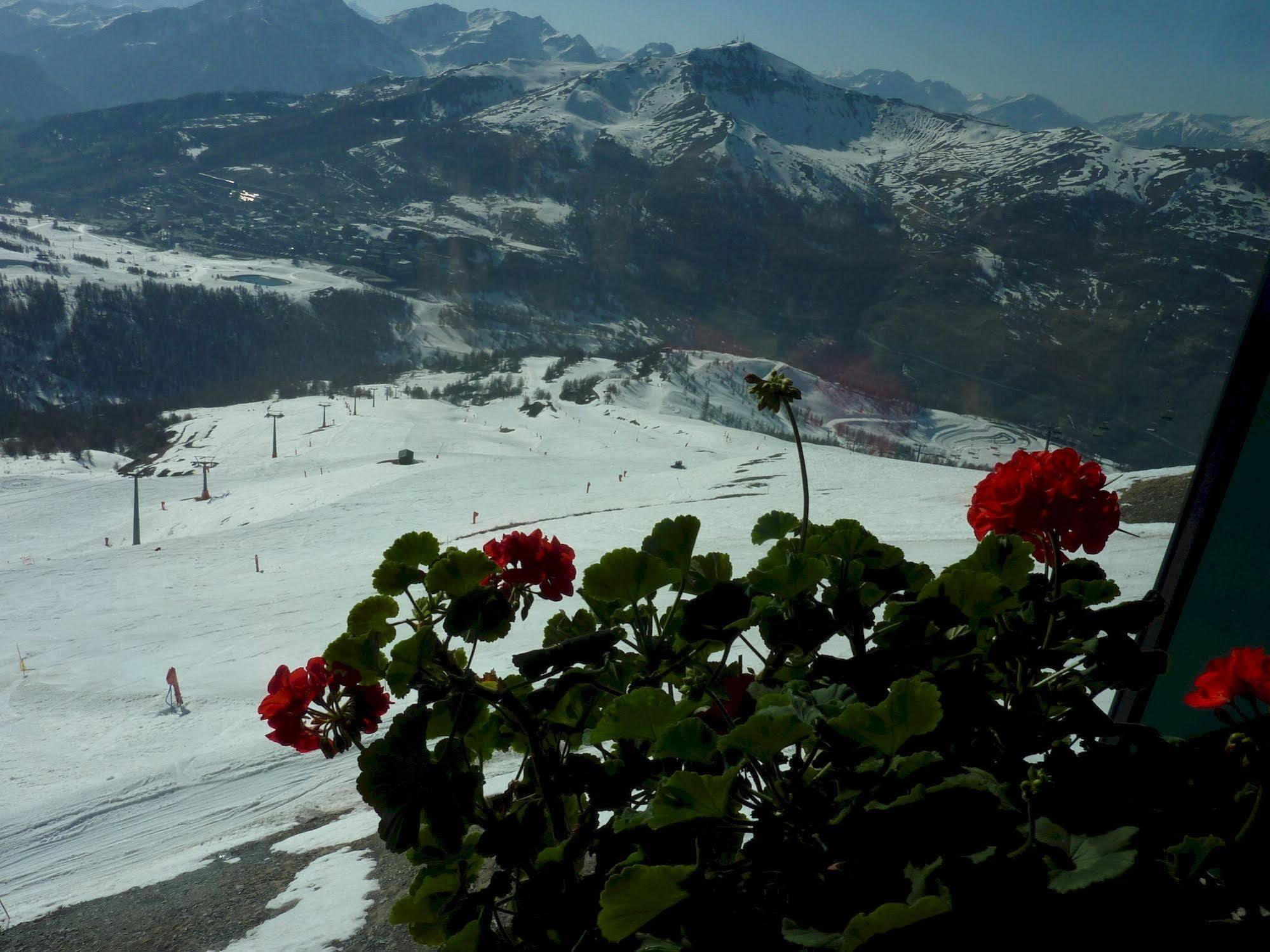 Tana Della Volpe Hotel Colle Colle Sestriere Kültér fotó